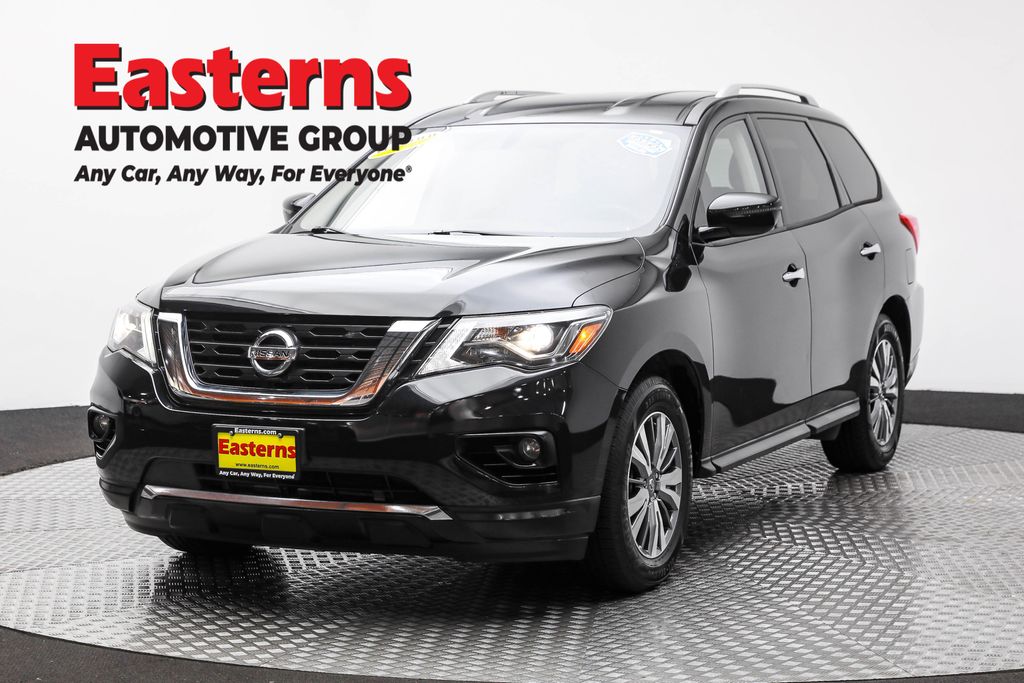 2019 Nissan Pathfinder SV's photo