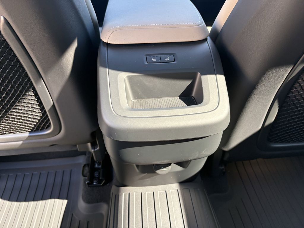 New 2026 Crystal White Volvo B5 Plus image 26