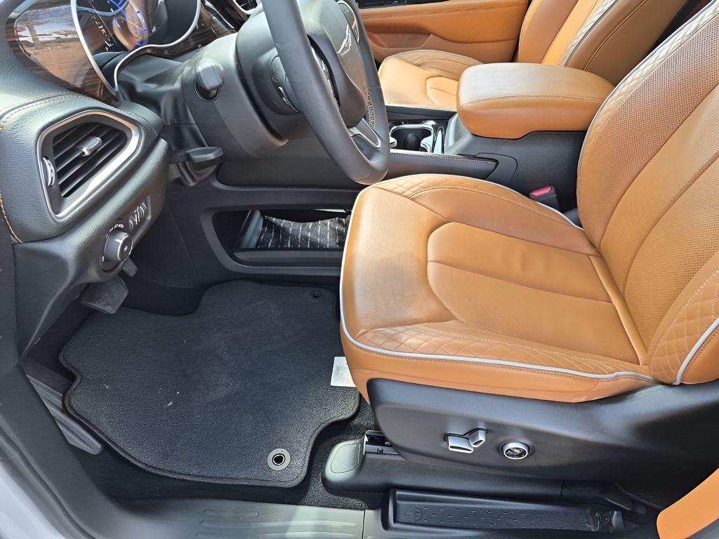 Used Car 2023 Chrysler Pacifica Hybrid  Pinnacle For Sale Under $35,000 In Austin, Texas