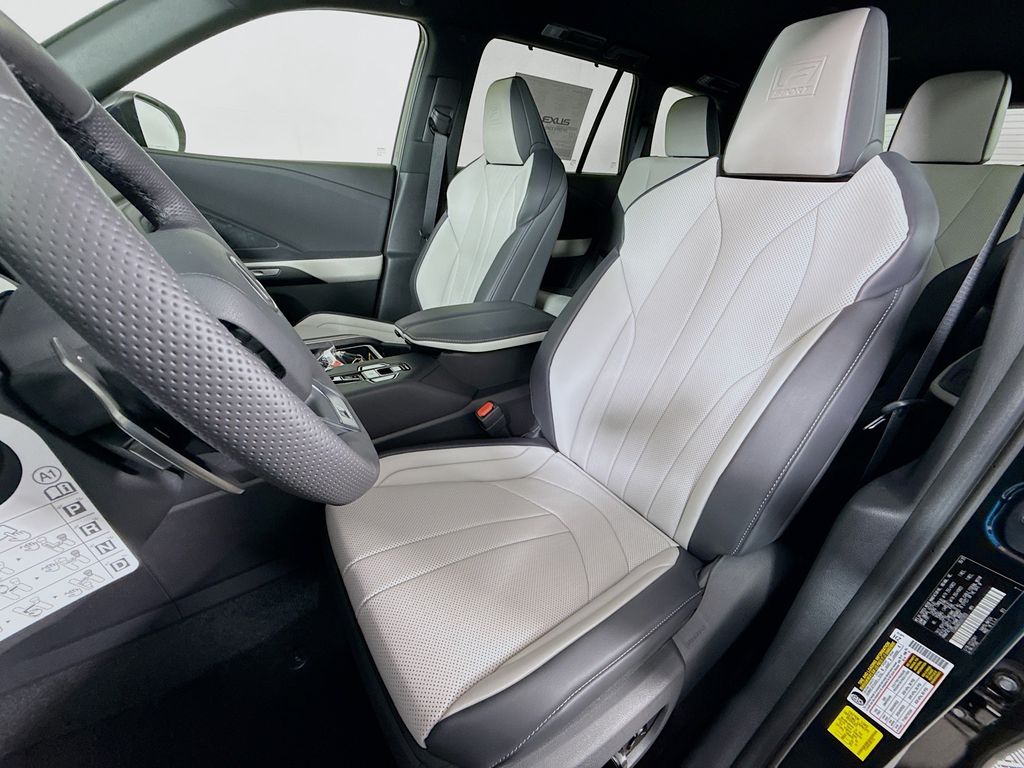 2025 Lexus TX 500h 16