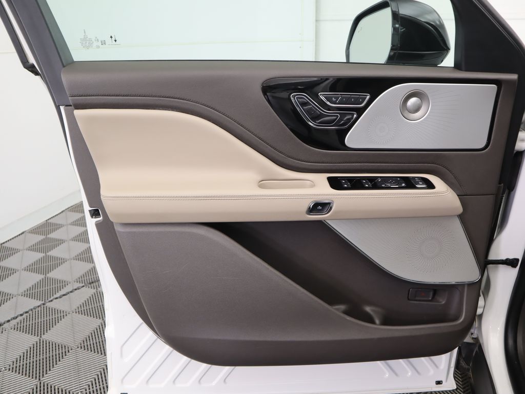 Thumbnail: 2023 Lincoln Aviator - 26