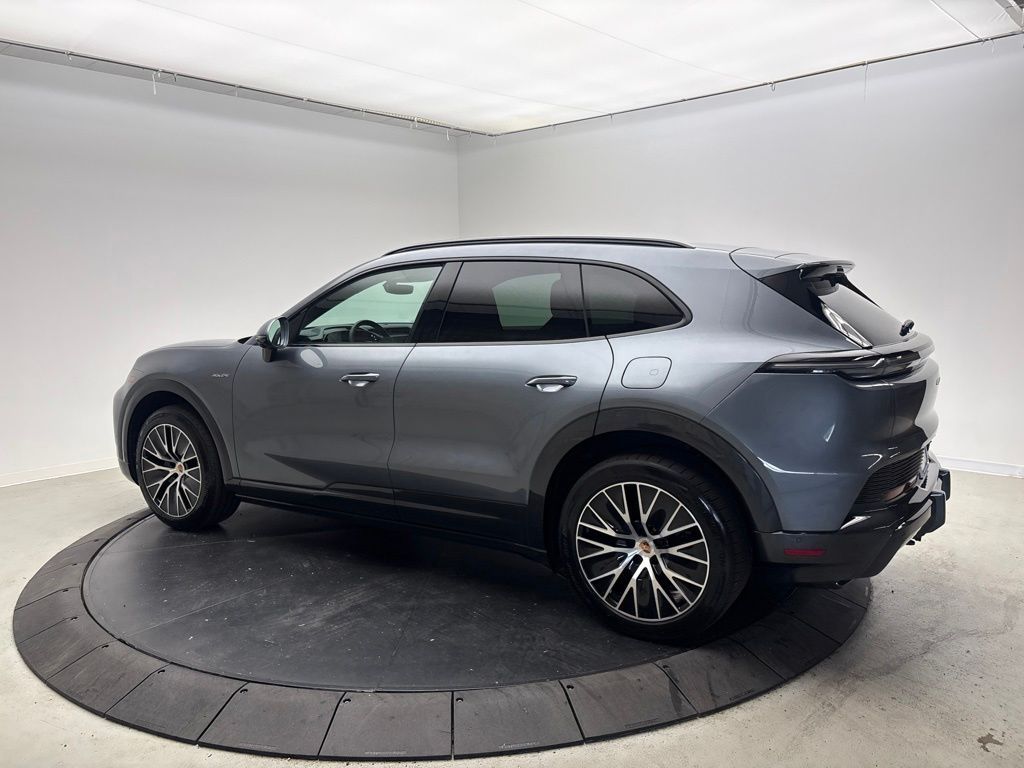 Thumbnail: 2026 Porsche Cayenne - 3