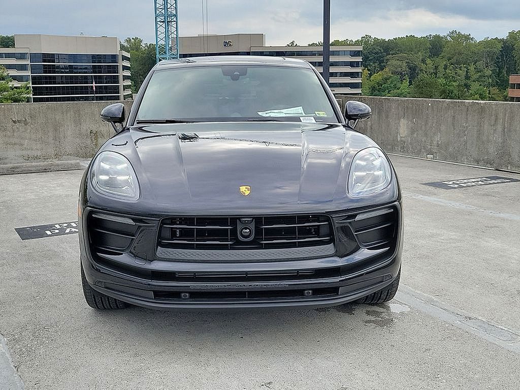 Thumbnail: 2025 Porsche Macan - 2