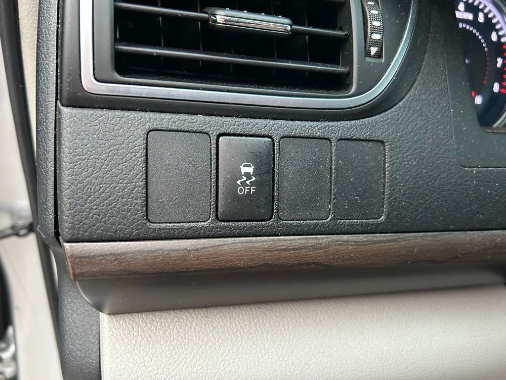 Thumbnail: 2017 Toyota Camry - 17