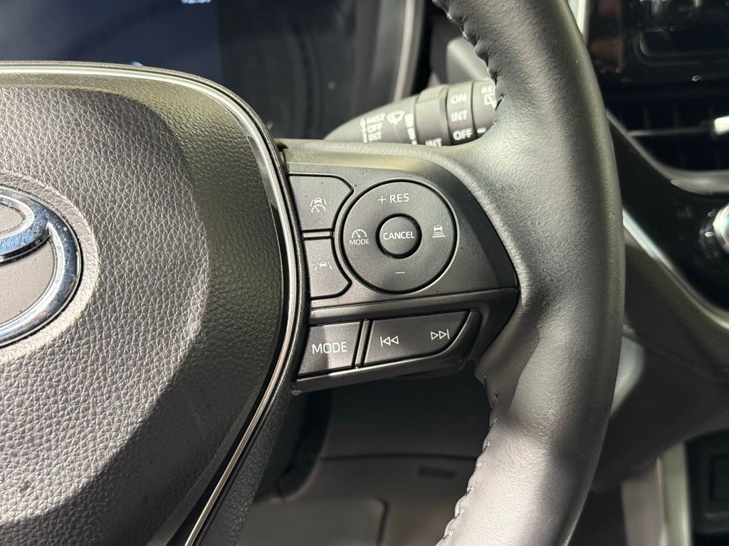 Thumbnail: 2024 Toyota Corolla Cross - 24