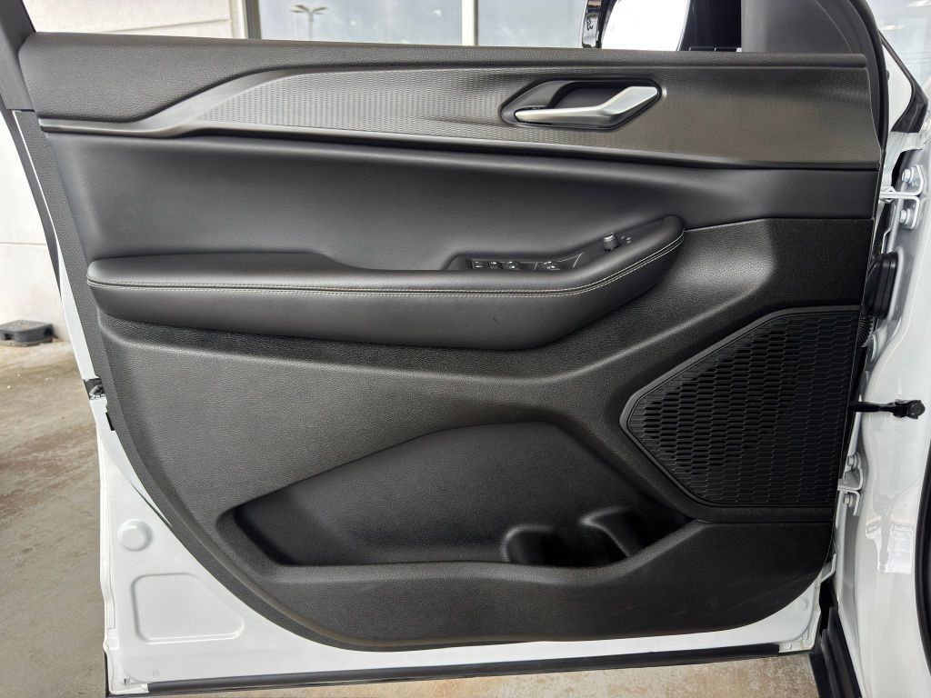 2023 Jeep Grand Cherokee L Altitude White/off-white at River Oaks CDJR