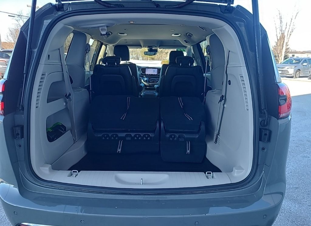 used 2023 Chrysler Pacifica car, priced at $34,299