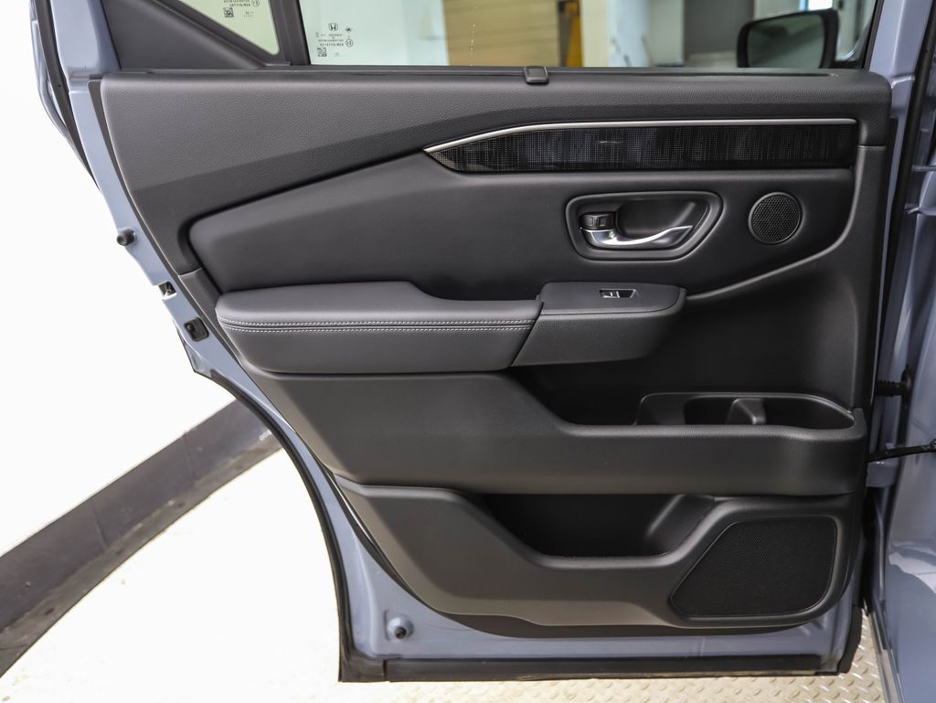 Thumbnail: 2023 Honda Pilot - 20