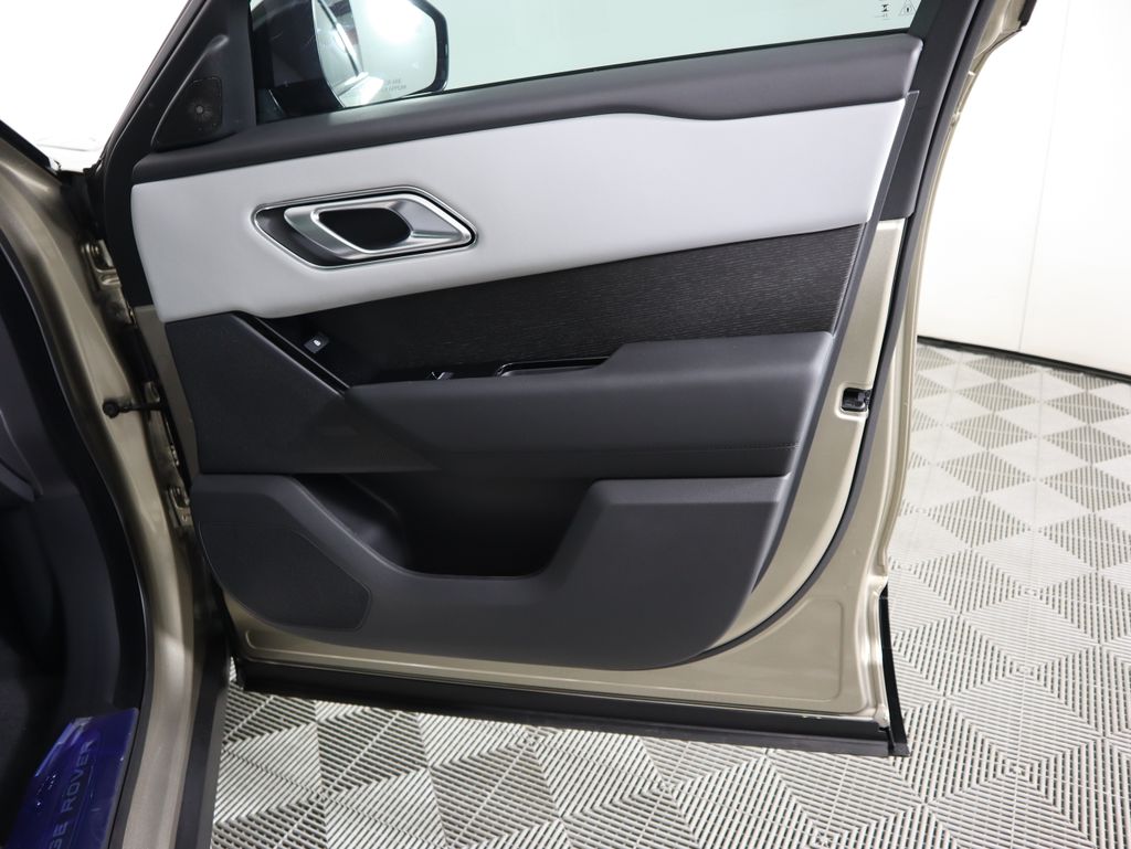 Thumbnail: 2026 Land Rover Range Rover Velar - 26