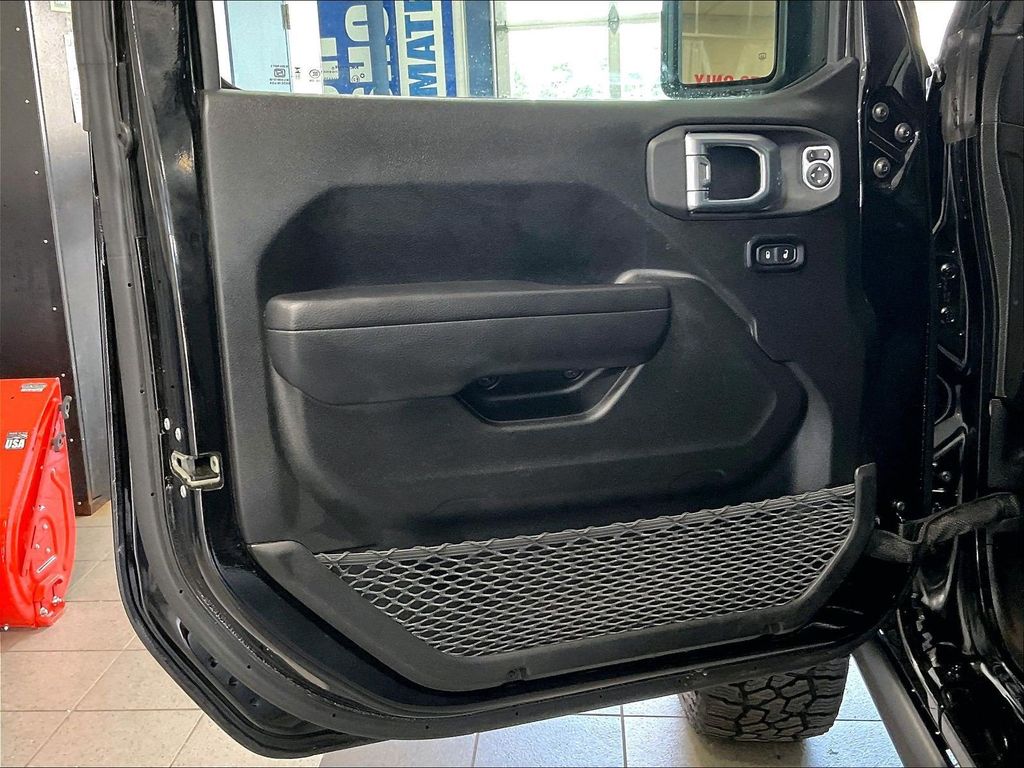 2026 Jeep Gladiator — photo 8