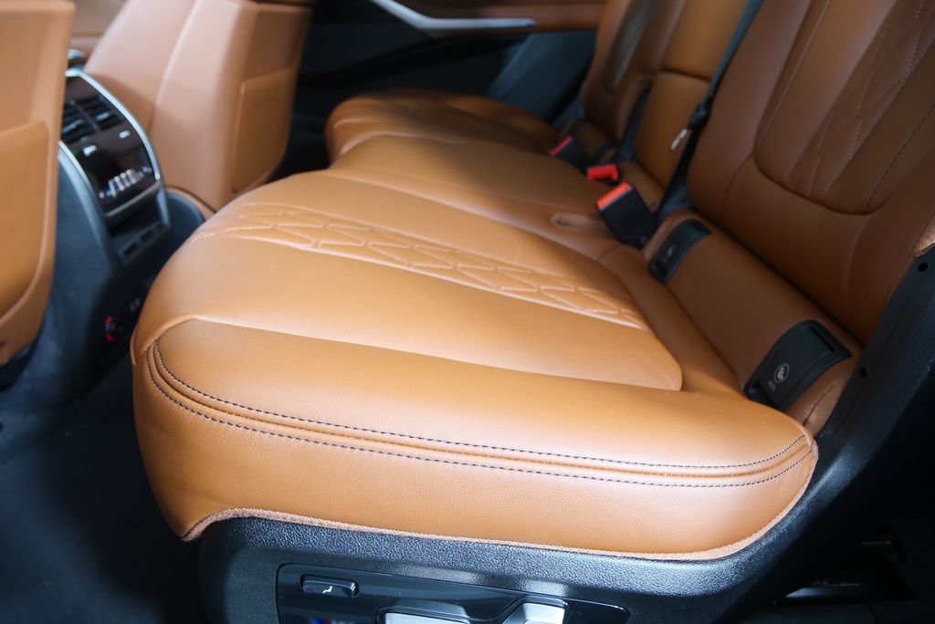 Thumbnail: 2025 BMW X7 - 15