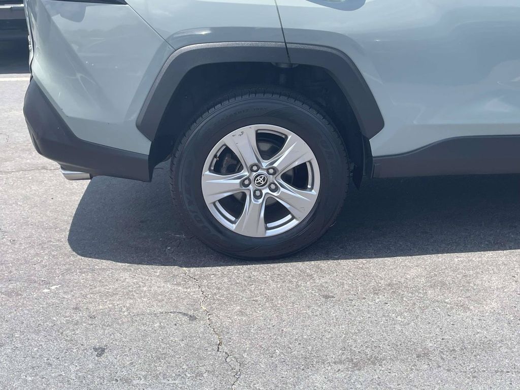 Used 2023  Toyota XLE image 7