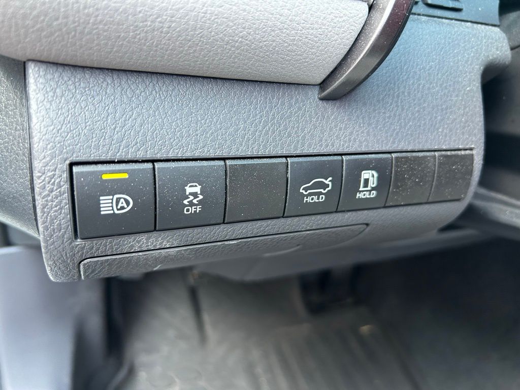 2024 Toyota Camry SE 18