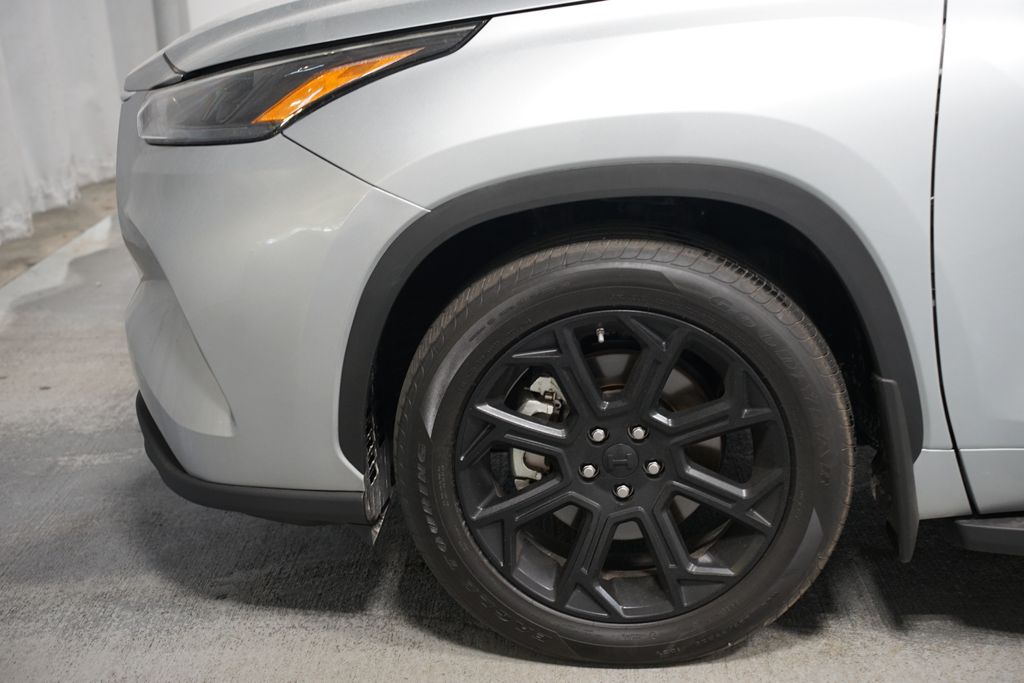 Thumbnail: 2024 Toyota Highlander - 5