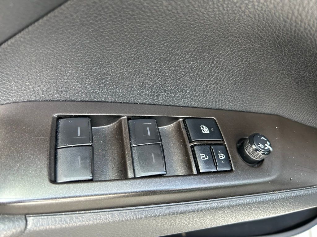 2022 Toyota Camry SE 22