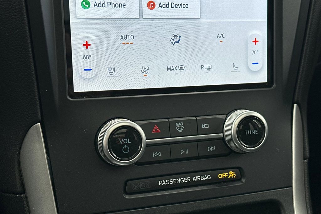 2022 Ford Edge SEL photo