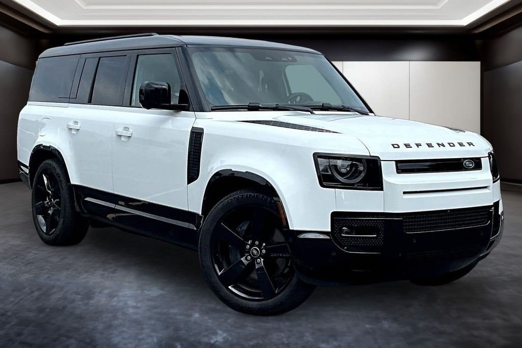  2025 Land Rover Defender 130 P400 X-Dynamic SE AWD   