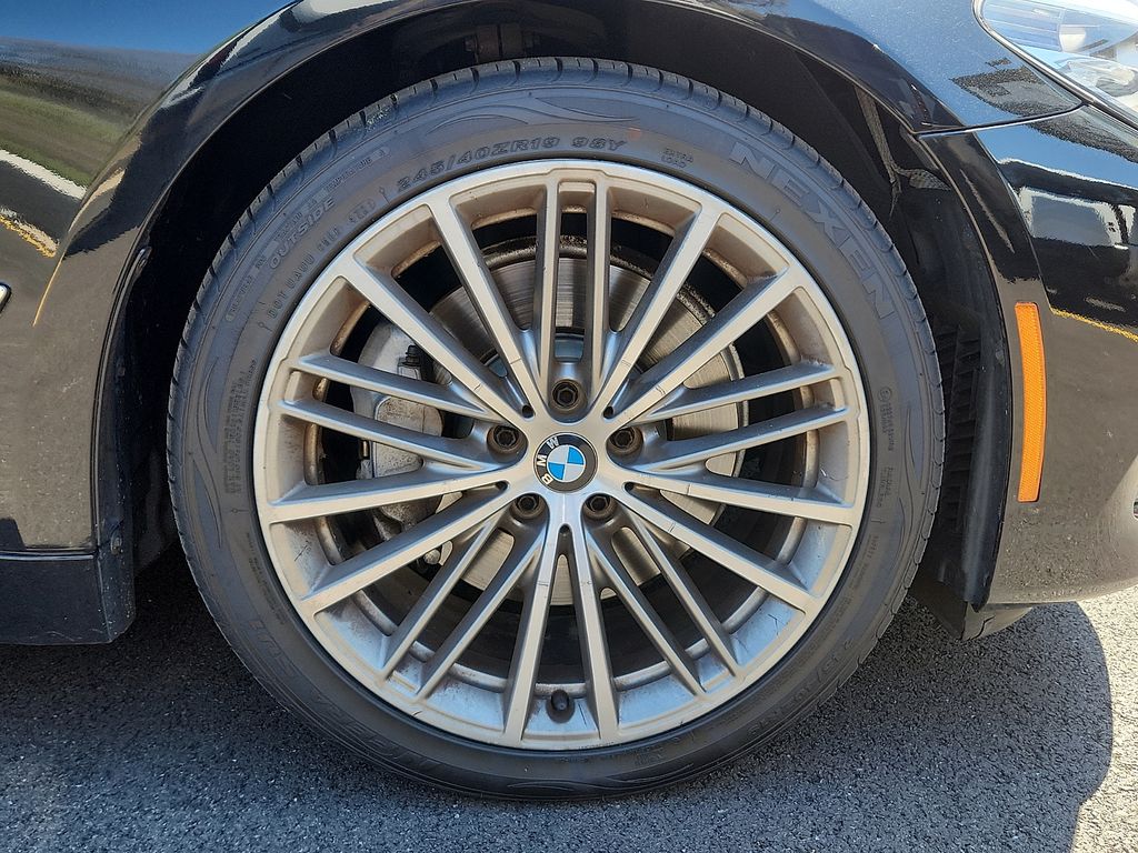 Thumbnail: 2017 BMW 5 Series - 8