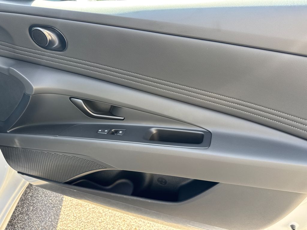 2026 Hyundai Elantra SEL Sport - 11