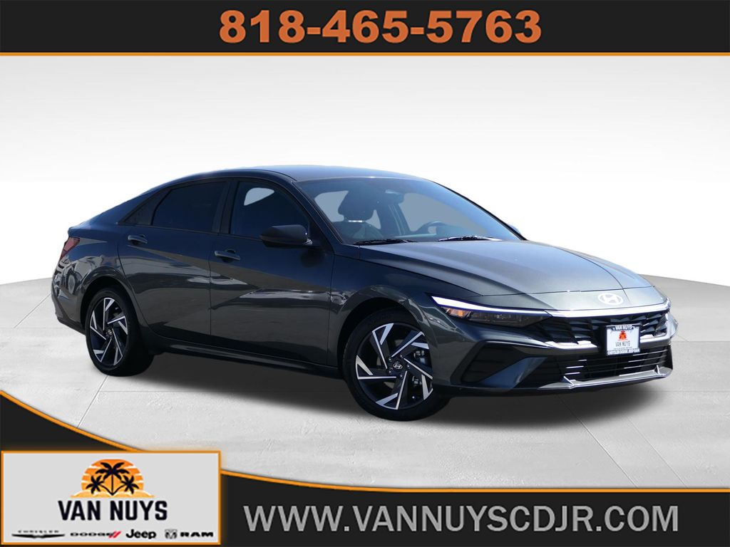 Gray 2025 Hyundai Elantra Sedan Front-Wheel Drive Continuously Variable Transmission