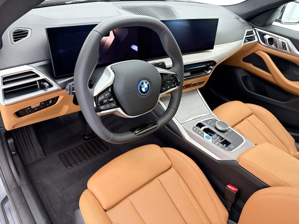 Thumbnail: 2025 BMW i4 - 9