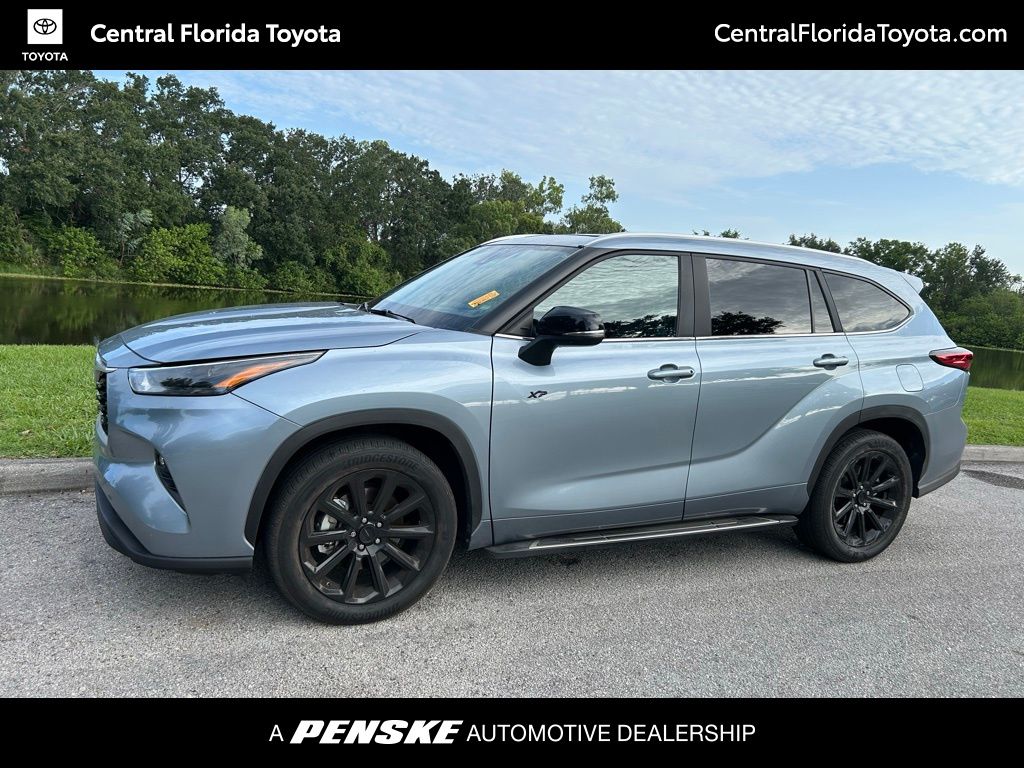 2023 Toyota Highlander XLE Hero Image