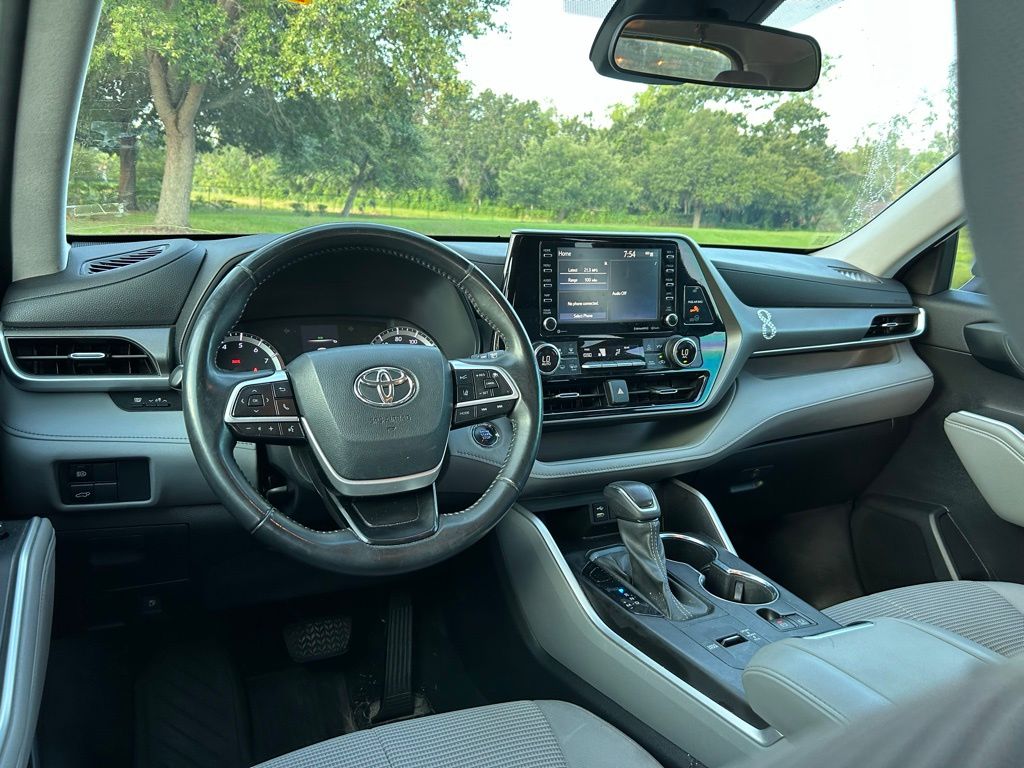 Thumbnail: 2022 Toyota Highlander - 11