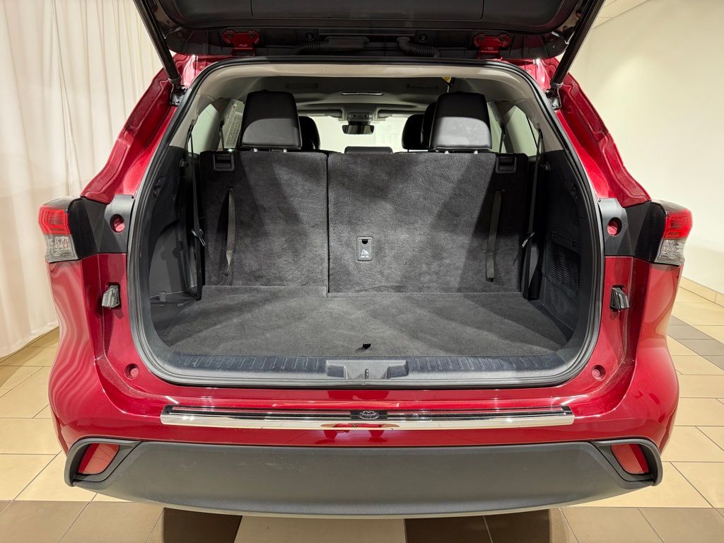 Thumbnail: 2023 Toyota Highlander - 11