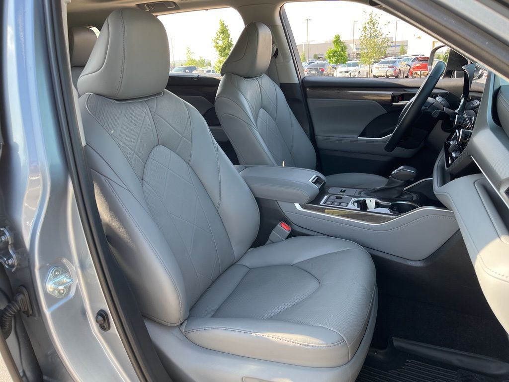 2023 Toyota Highlander Platinum 29
