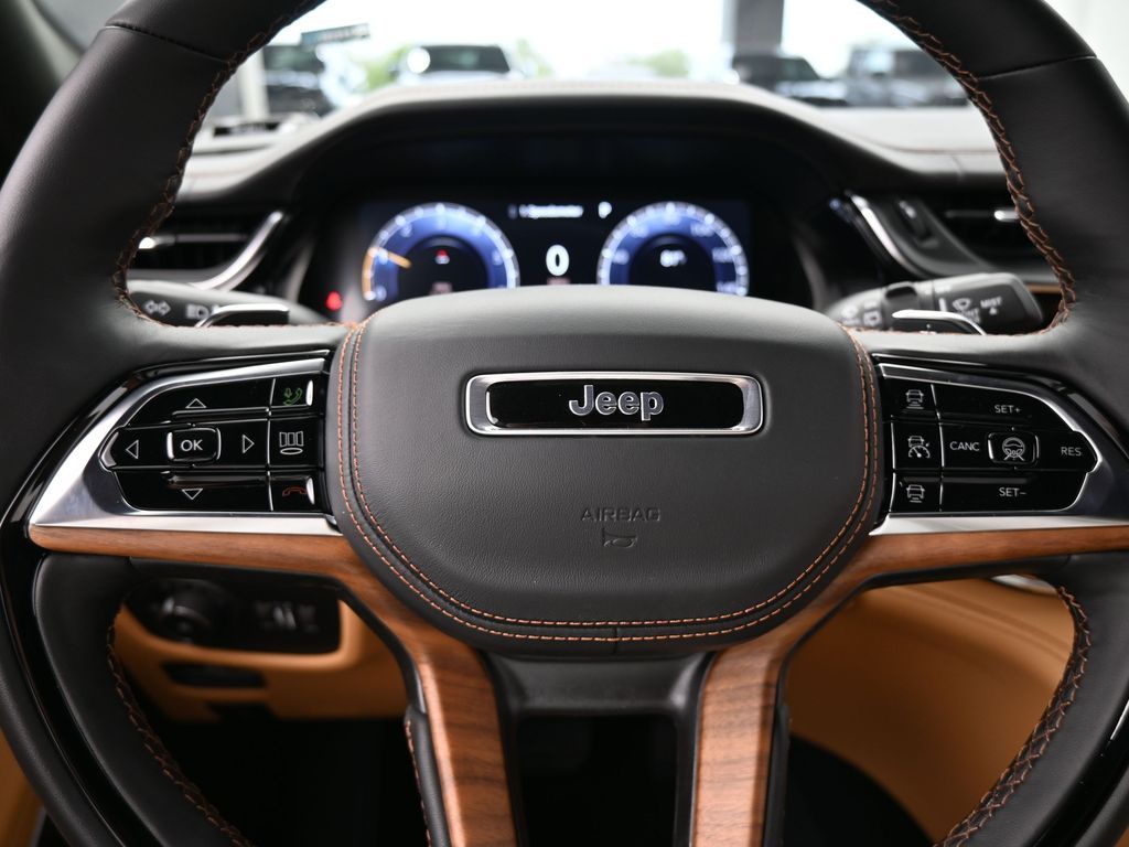 New 2025 Diamond Black Crystal Pearlcoat Jeep Summit image 30