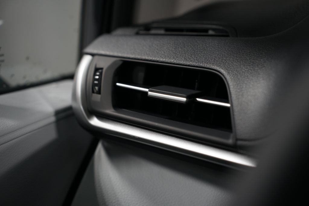 Thumbnail: 2025 Toyota Sienna - 25