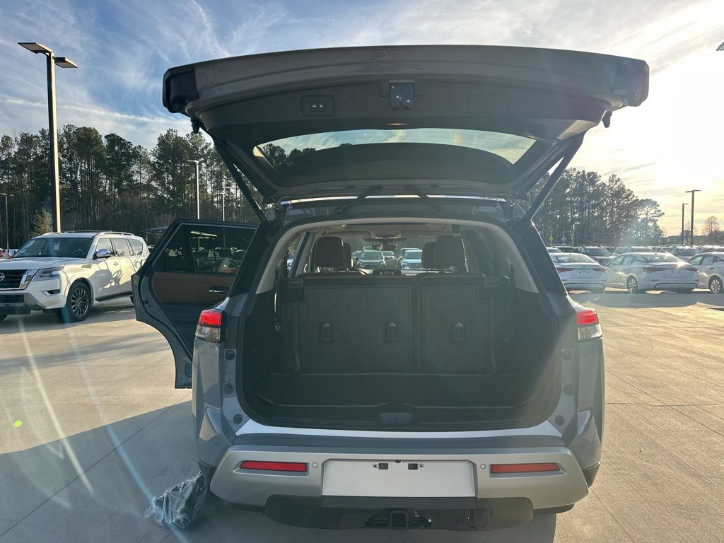 2025 Boulder Gray Pearl Nissan Pathfinder Platinum FWD SUV