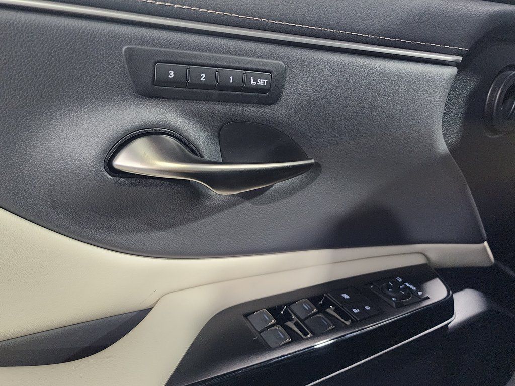 Thumbnail: 2025 Lexus ES - 13