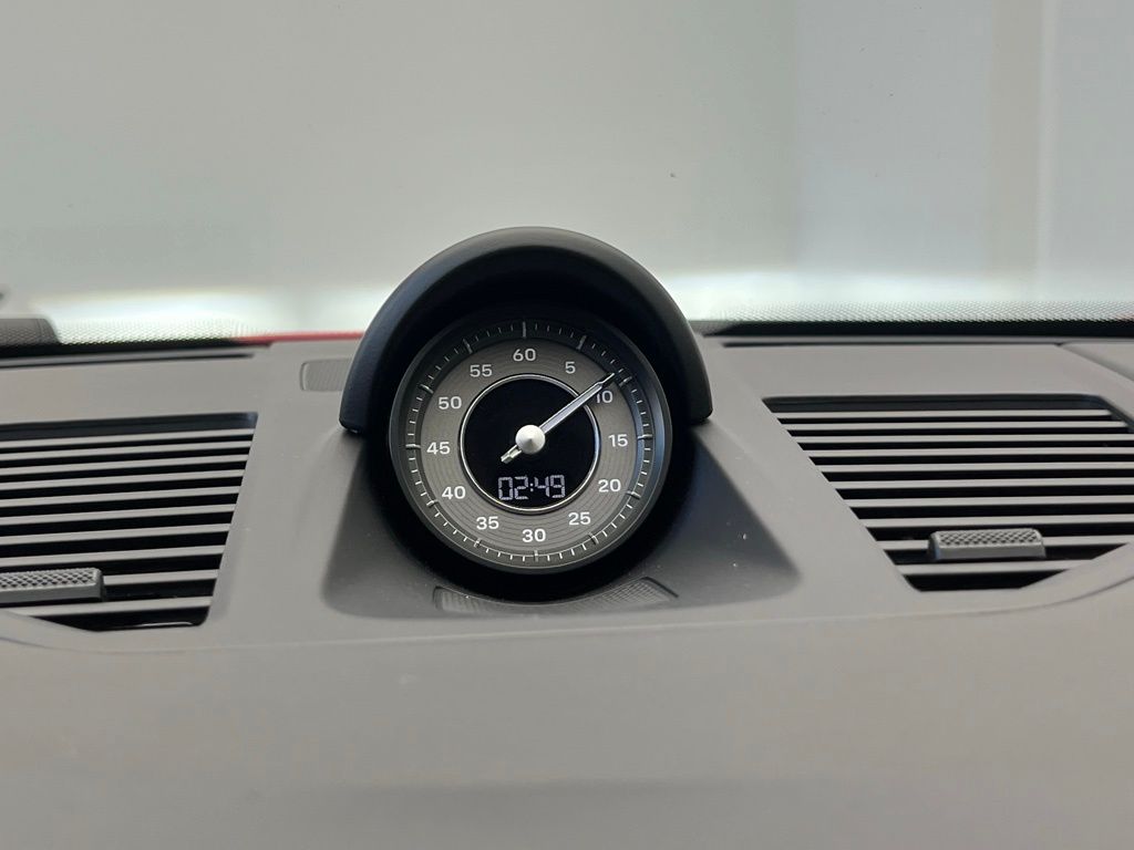 Thumbnail: 2024 Porsche 911 - 13