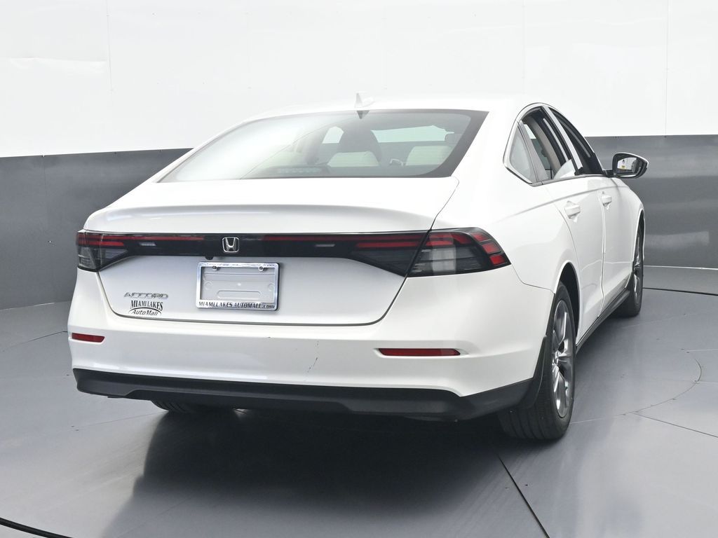 Used 2023 White Honda EX image 5