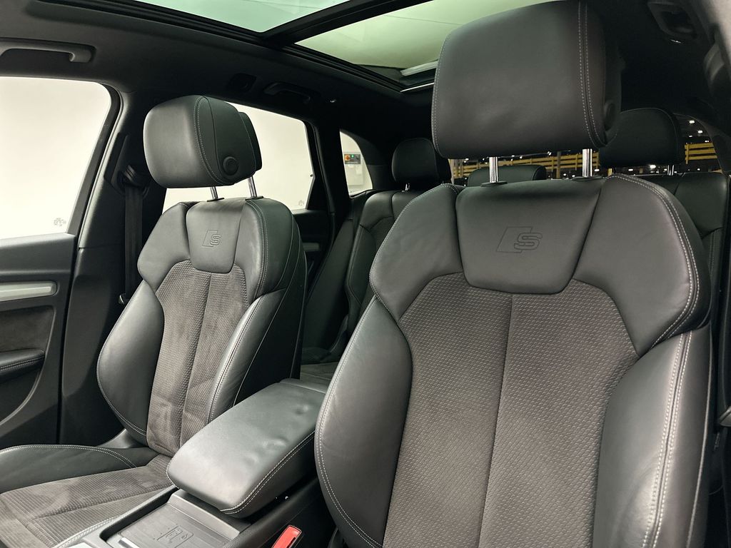 Thumbnail: 2020 Audi SQ5 - 10