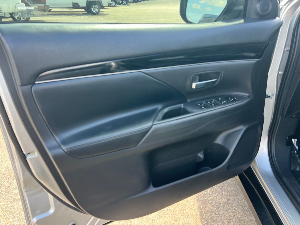 2019 Mitsubishi Outlander SE - 11