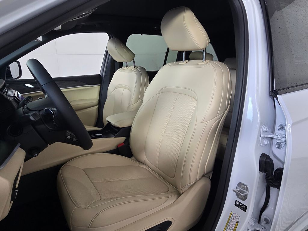 new 2025 Jeep Grand Cherokee car, priced at $41,585