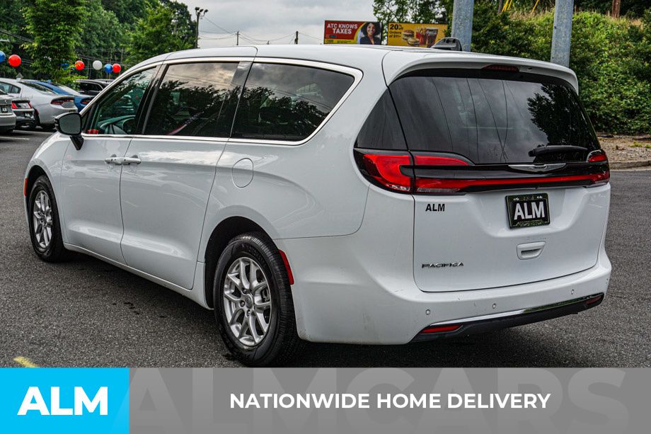 2024 Chrysler Pacifica Touring L photo 4
