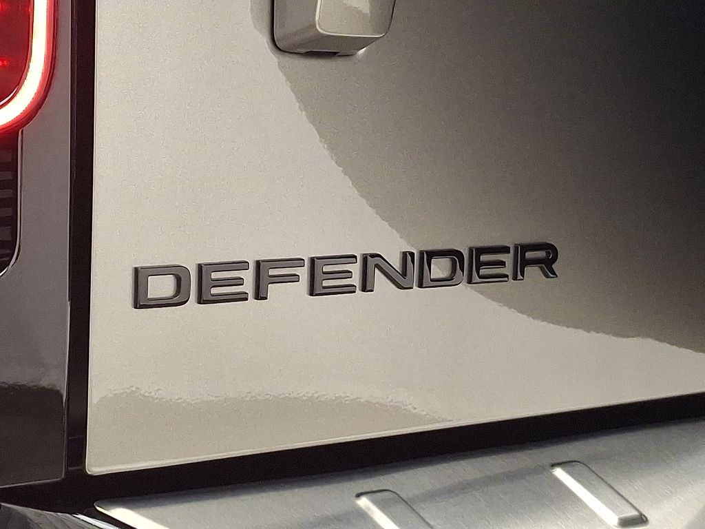 Thumbnail: 2025 Land Rover Defender - 31