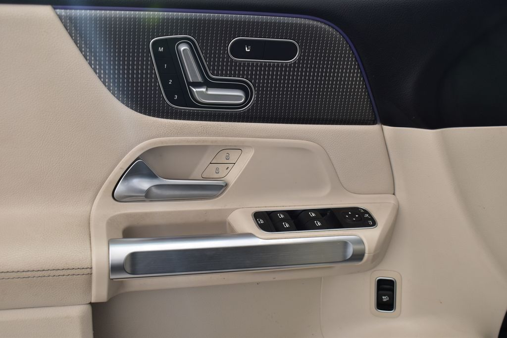 Thumbnail: 2021 Mercedes-Benz GLB - 12
