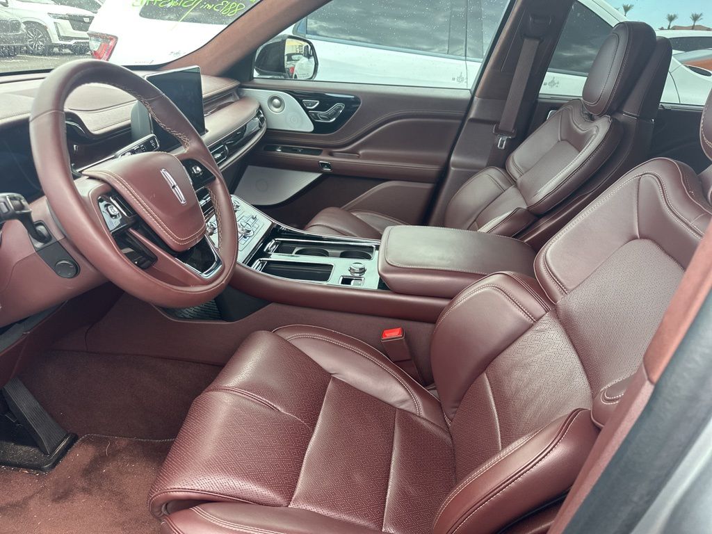 Thumbnail: 2023 Lincoln Aviator - 4