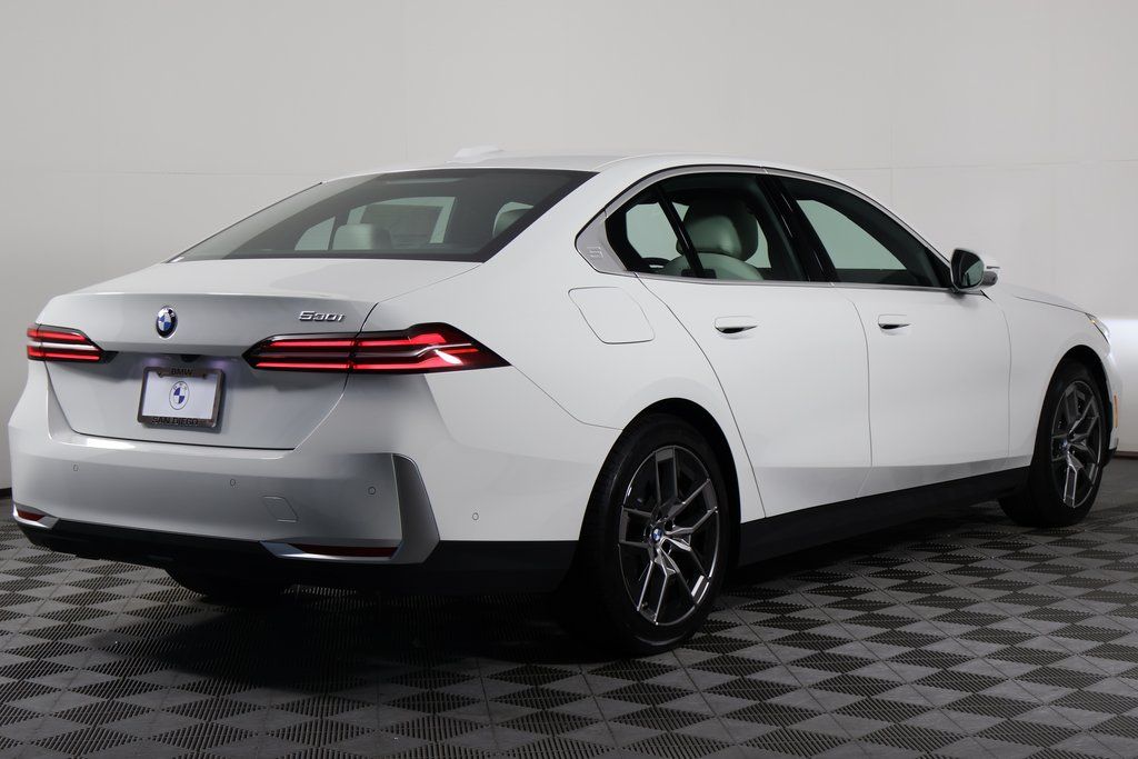 Thumbnail: 2027 BMW 5 Series - 2