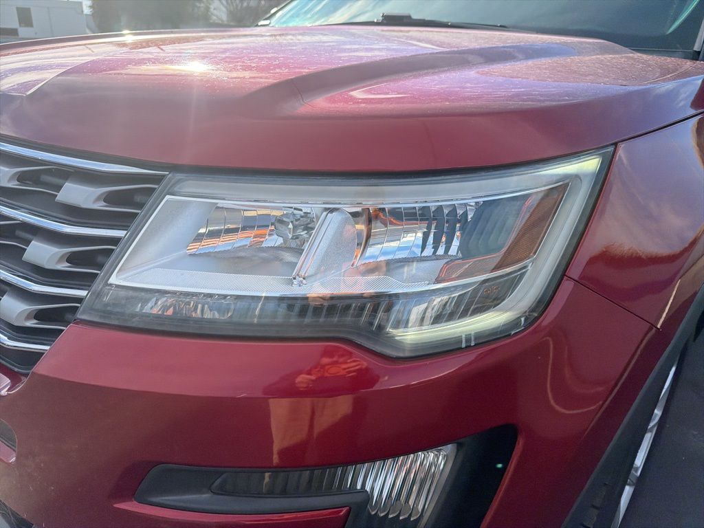 Thumbnail: 2016 Ford Explorer - 9