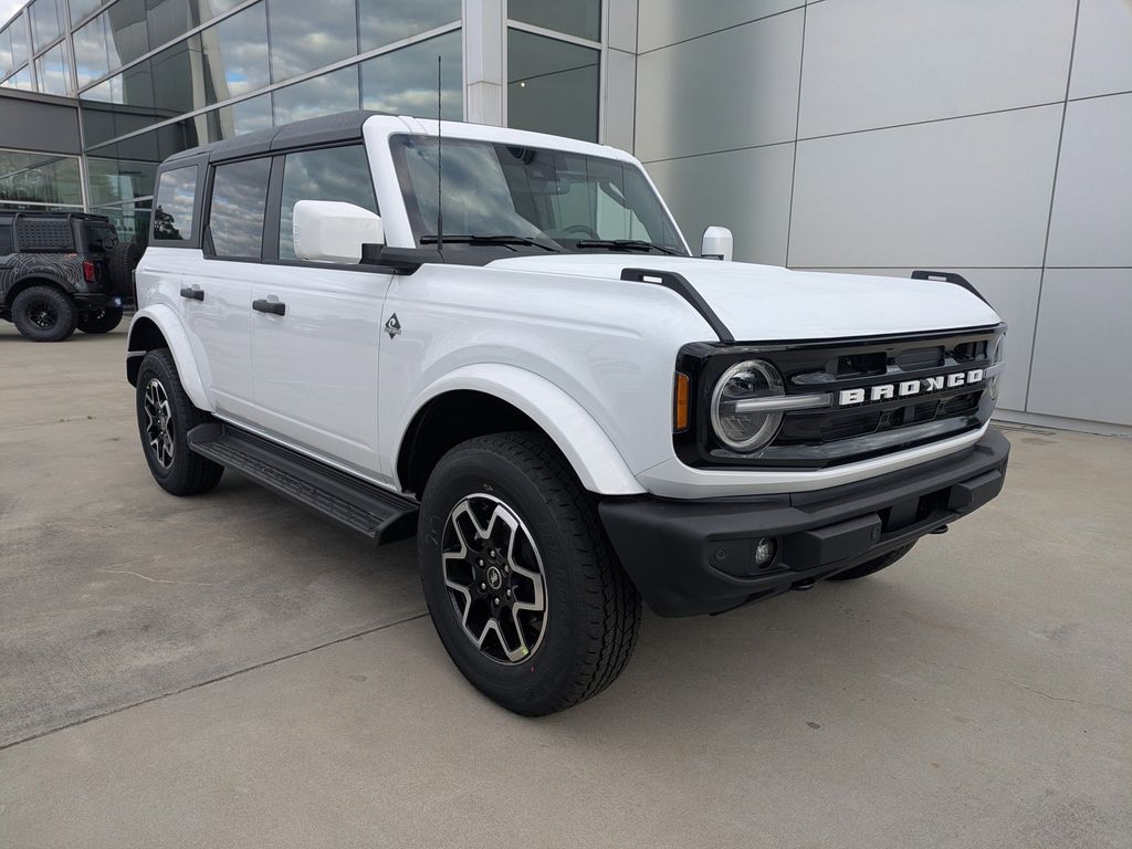 2026 Ford Bronco Outer Banks