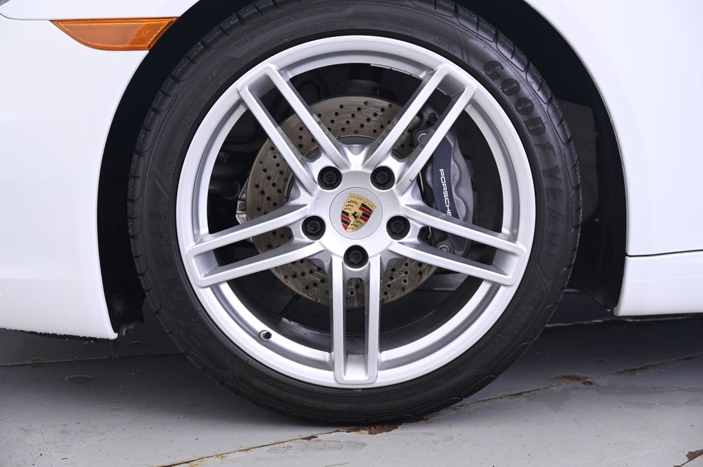 Thumbnail: 2015 Porsche 911 - 14