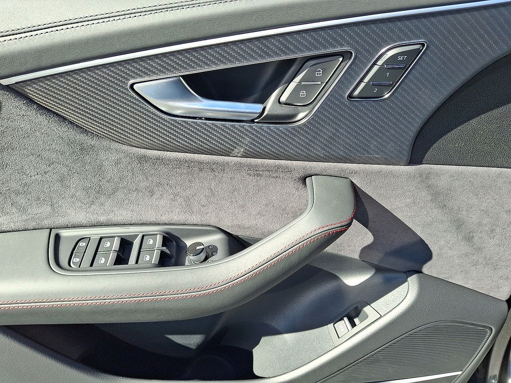 Thumbnail: 2026 Audi Q8 - 9