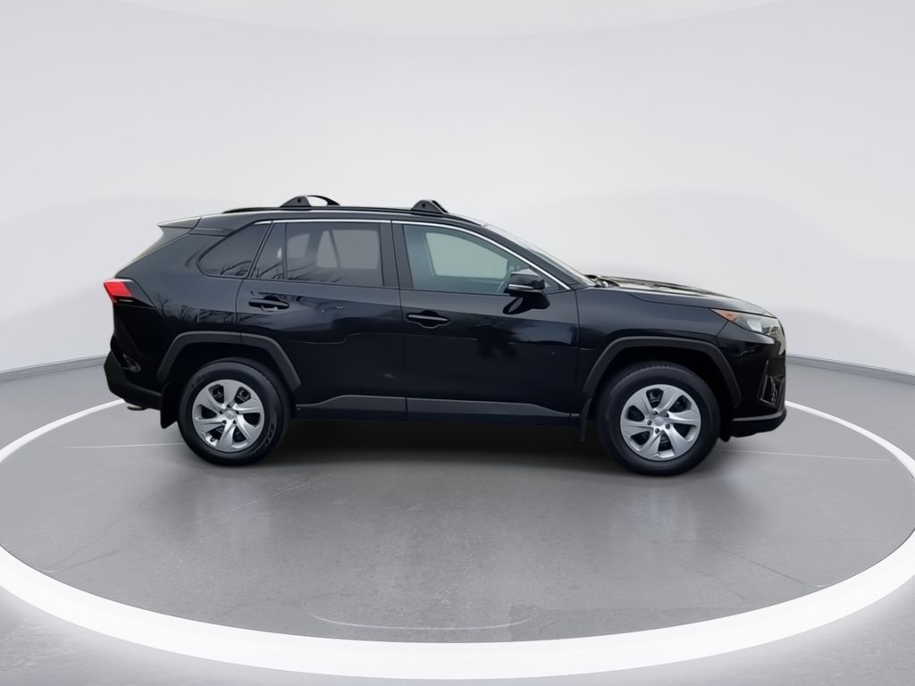 2019 Toyota RAV4 LE 9