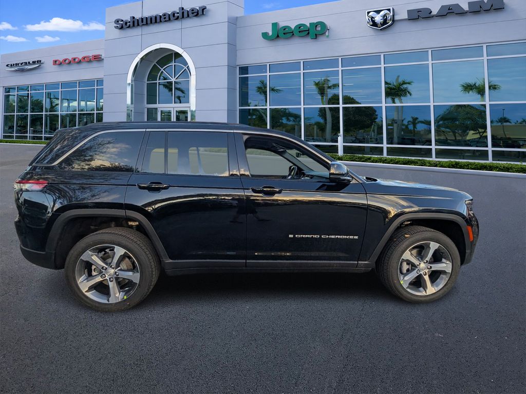 new 2026 Jeep Grand Cherokee car, priced at $48,650