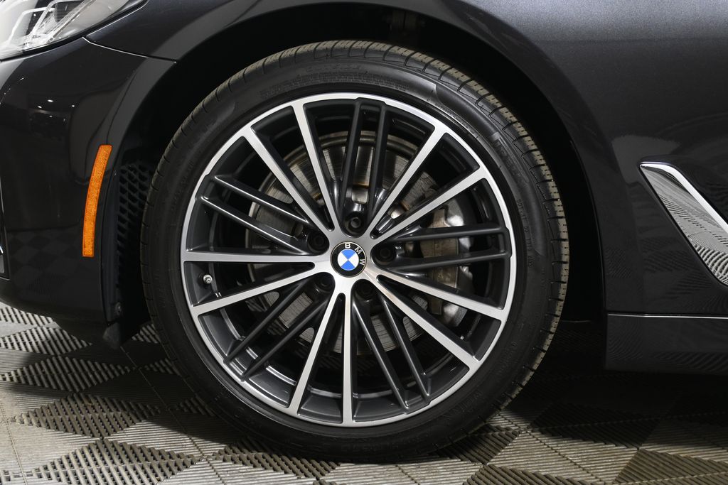 Thumbnail: 2023 BMW 5 Series - 12